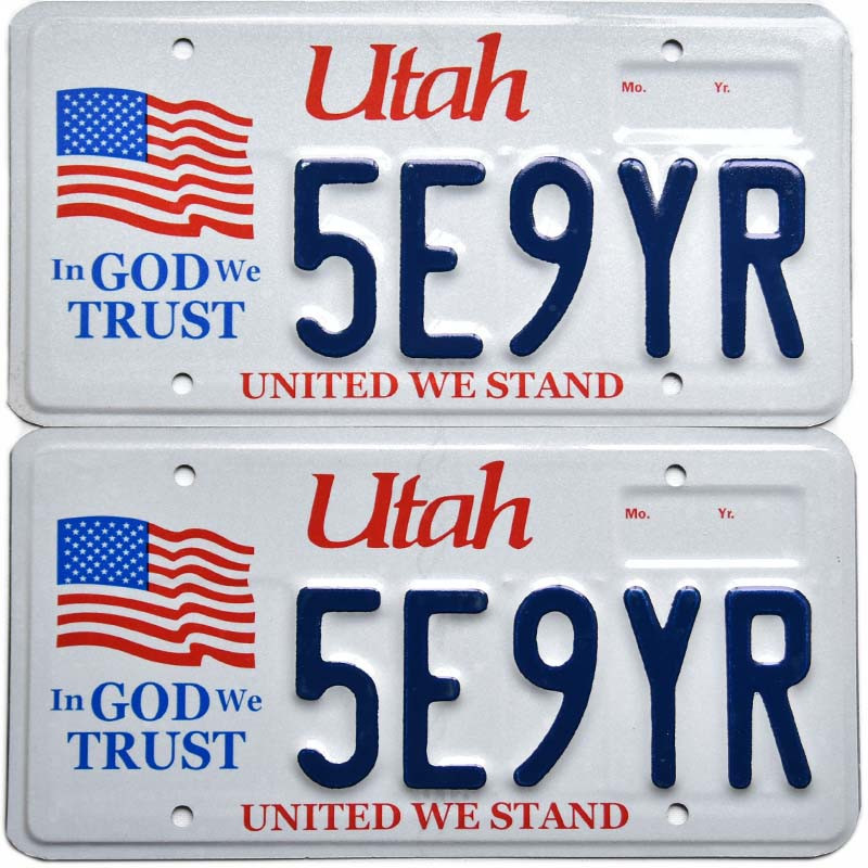 Amerikai rendszám Utah In God We Trust 5E9YR pár