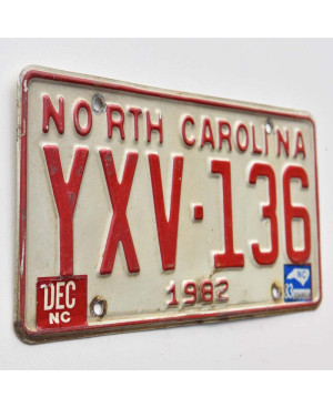 Amerikai rendszám North Carolina 1982 Red YXV-136