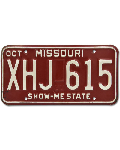 Amerikai rendszám Missouri Red XHJ 615